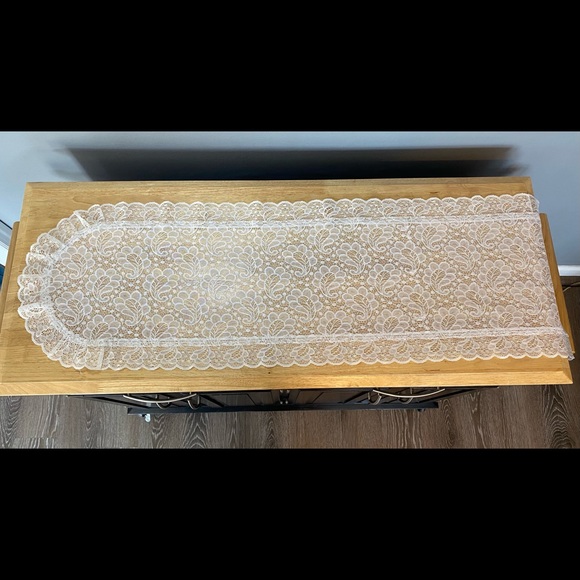 Lot of 12 vintage doilies various sizes and shapes - Picture 7 of 8